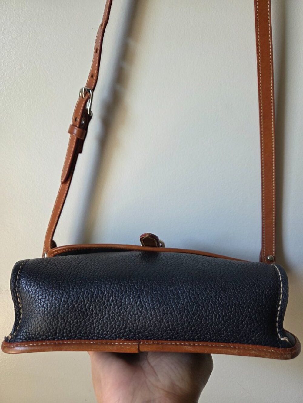 EUC DOONEY & BOURKE THICK PEBBLED GENUINE LEATHER CROSSBODY BAG - Picture 9 of 16